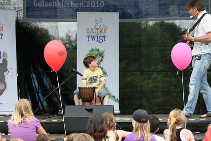 gal/2010/2010 Saitentwist Gelsenkirchen 6.6. Tag des Kindes Sport Paradies/2010 Saitentwist 06.06. Gelsenkirchen Sportparadies Tag d Kindes 014.jpg